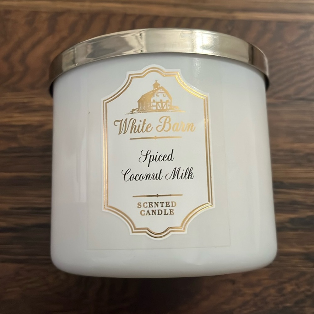 New Bath & Body Works White Barn Spiced Coconut Milk Candle